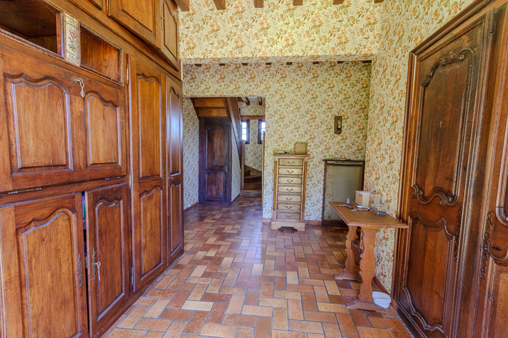 MANCHE; Spacieuse maison individuelle de caractère, proche du centre-ville