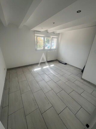  Maison à louer 6 pièces 103 m²