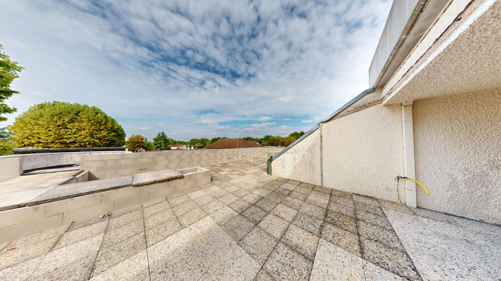 Appartement 4 pièce(s) 112 m2 avec immense terrasse!