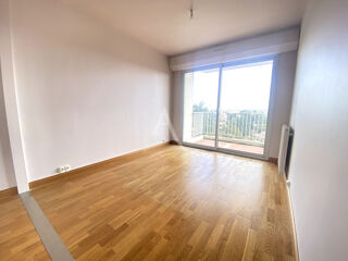  Appartement à louer 6 pièces 141 m²