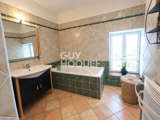  Appartement à louer 4 pièces 131 m²