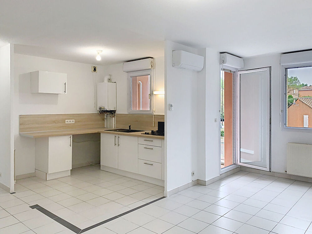 Location Appartement T2 rénové de 44 m² avec petit balcon exposé Sud Les angles