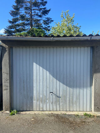  Parking / Garage à louer 