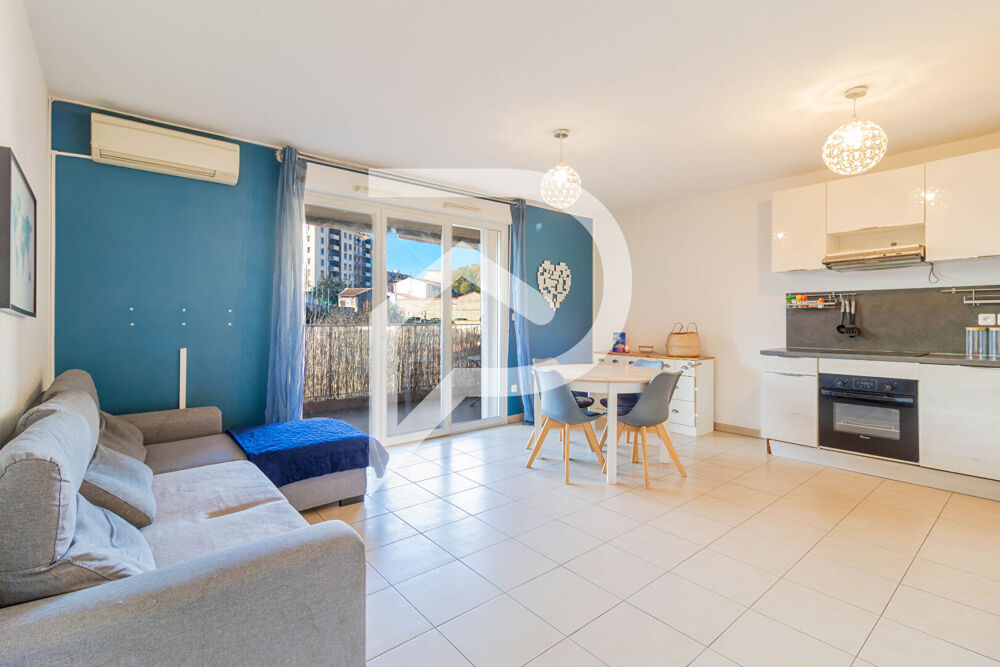 Vente Appartement Bel appartement T3 - 59,19 m2 - avec sa belle terrasse de 10,83 m2 Marseille 3