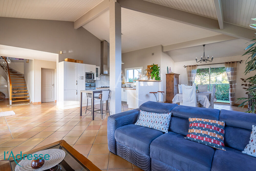 GRADIGNAN - Très belle maison d'architecte avec magnifique jardin et garage