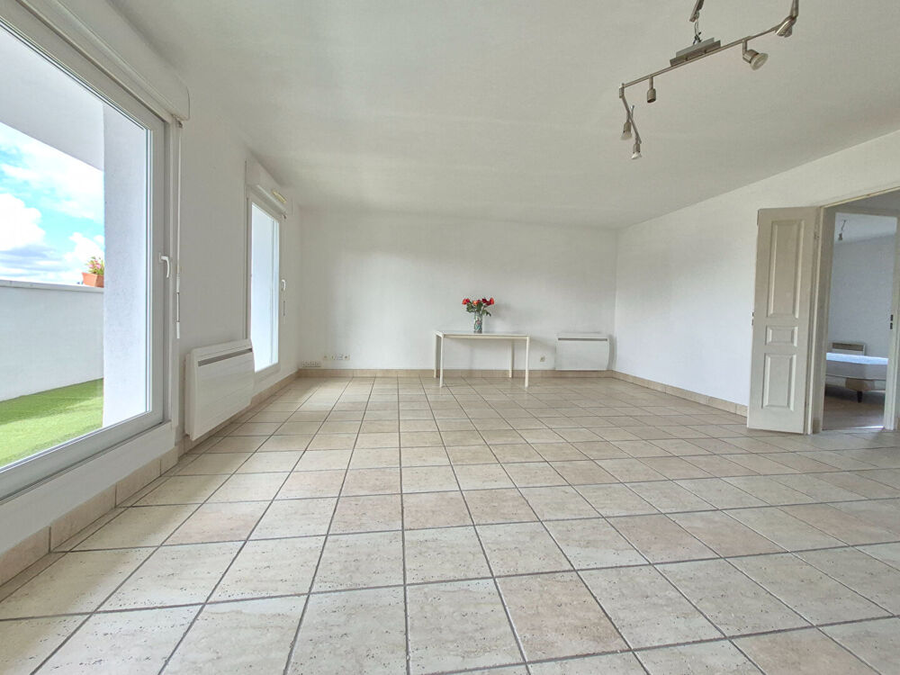 Vente Appartement Magnifique appartement 4 chambres dernier étage , place de parking, à 5min du métro. Roubaix