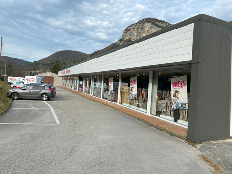 LOCAL PROFESSIONNEL ET COMMERCIAL 1056 m2 430000 01590 Chancia