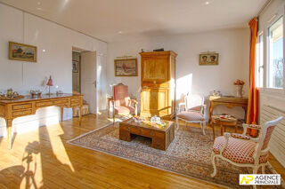 Vente Appartement Versailles Rive-Droite appartement 5 pièces 109.64 m² situé au 4ème étage avec cave et jardin de copropriété Versailles