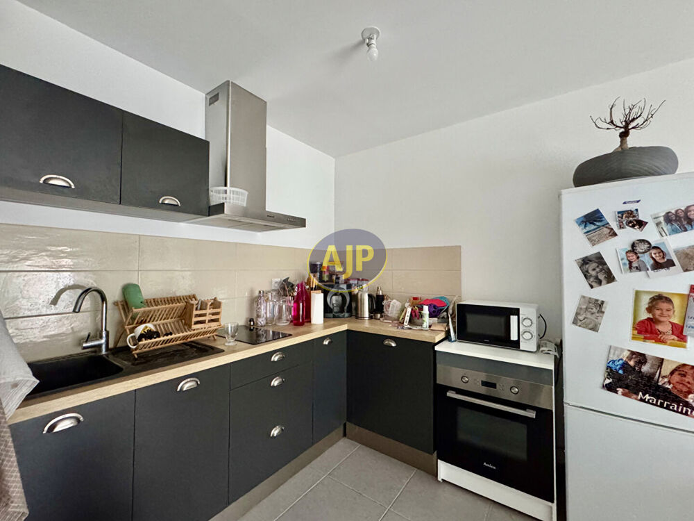 T2 RECENT DERNIER ETAGE AVEC PARKING