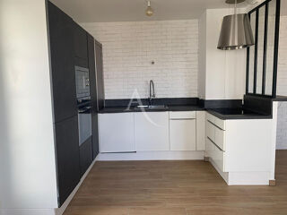  Appartement à louer 4 pièces 81 m²