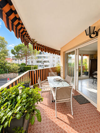 Vente Appartement OFF MARKET - 4 pièces de 96 m²  , beaux volumes, potentiel à révéler Le cannet