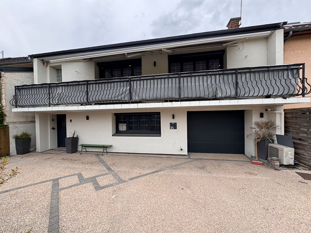 Vente Maison Maison 6 pièces à vendre à Blanzy avec piscine et sous-sol Blanzy
