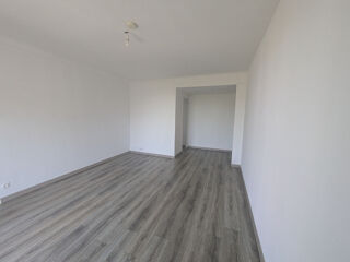  Appartement à louer 3 pièces 56 m²