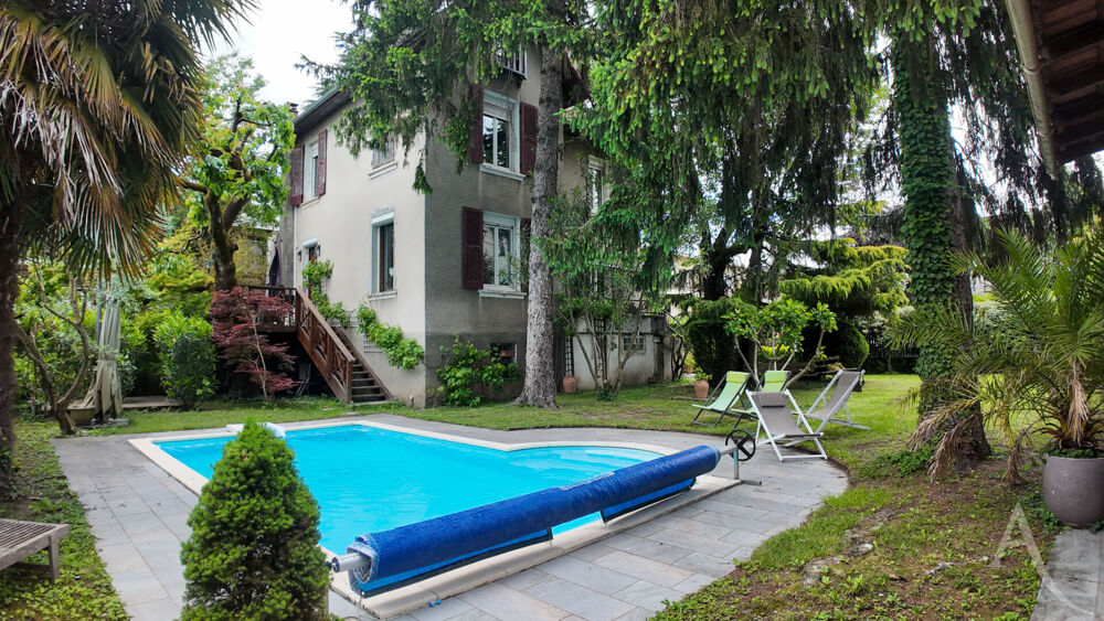 EXCLUSIVITE - Villa de charme des années 30 - 168 m² - Jardin arboré, piscine, terrasses - Calme et élégance