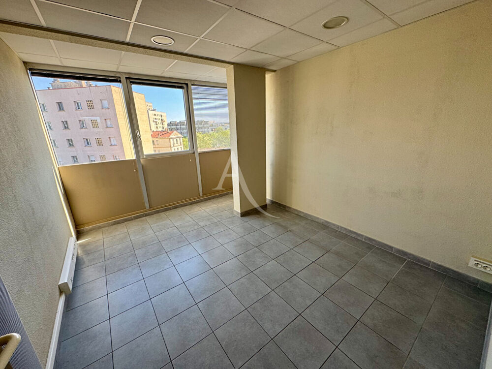   Local Professionnel à usage de bureaux Nîmes 6 pièces 103.15 m2 Nîmes