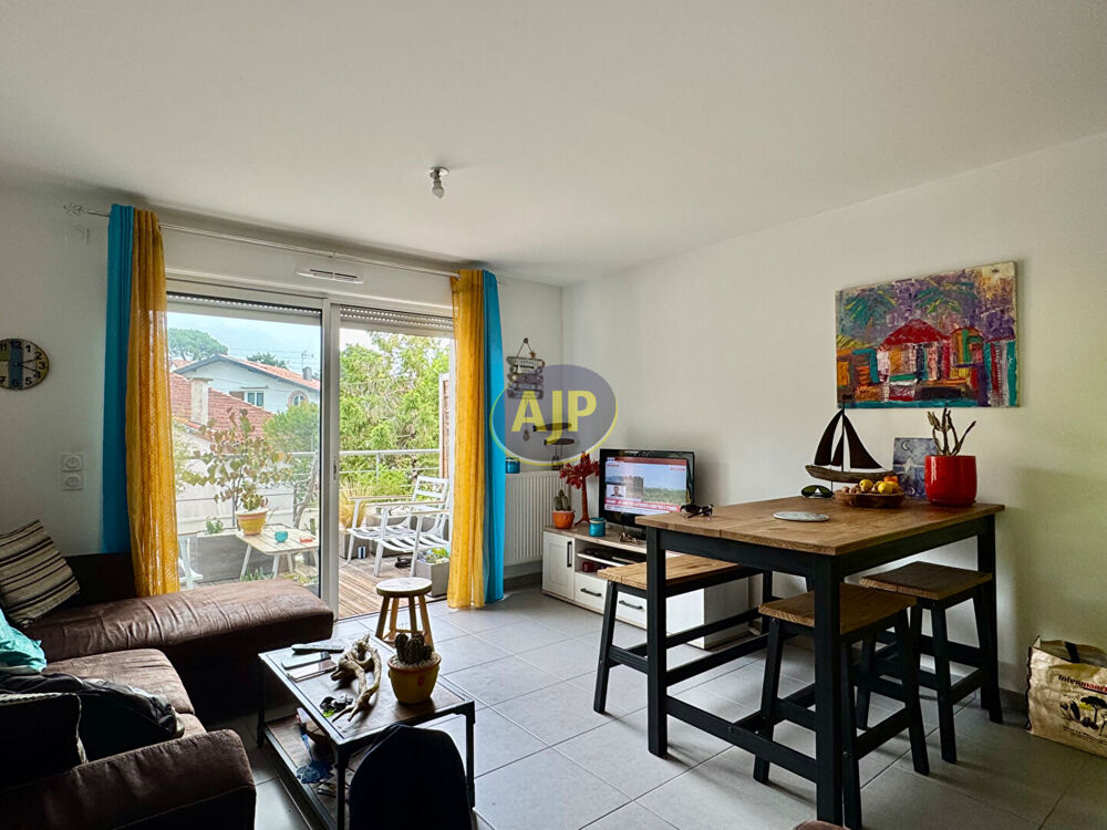 T2 RECENT DERNIER ETAGE AVEC 2 PARKINGS