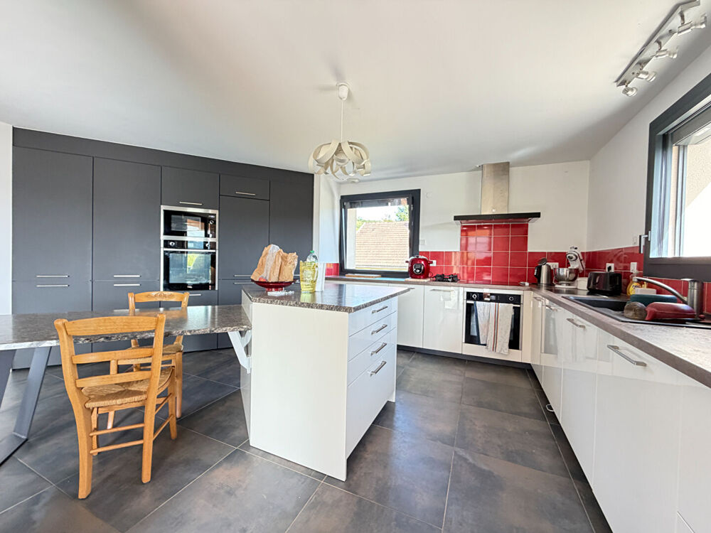 Vente Maison Maison Lons-Le-Saunier 8 pièces / 5 chambres / bureau / 172 m² Lons le saunier