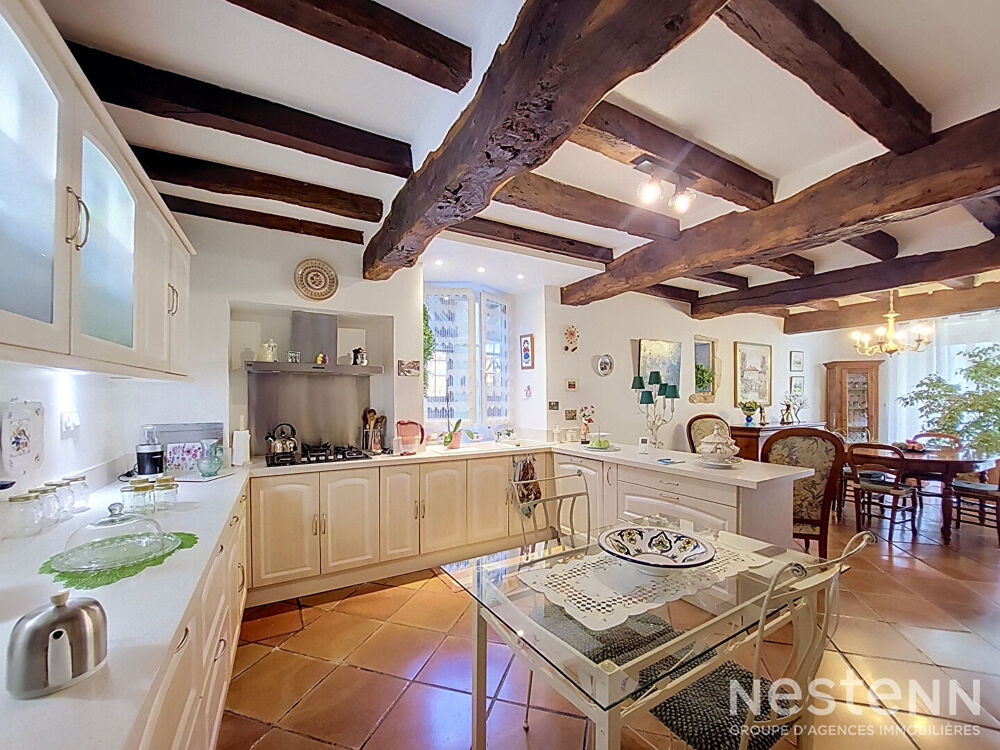 Vente Maison A vendre Maison de village en pierre de 173 m² avec garage et petit extérieur au coeur du village. La sauvetat