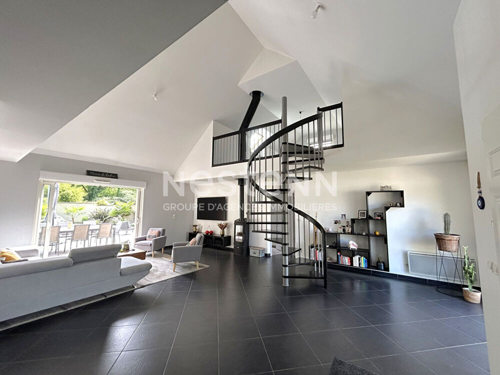 Maison contemporaine 3 chambres et une mezzanine sans travaux avec garage et piscine