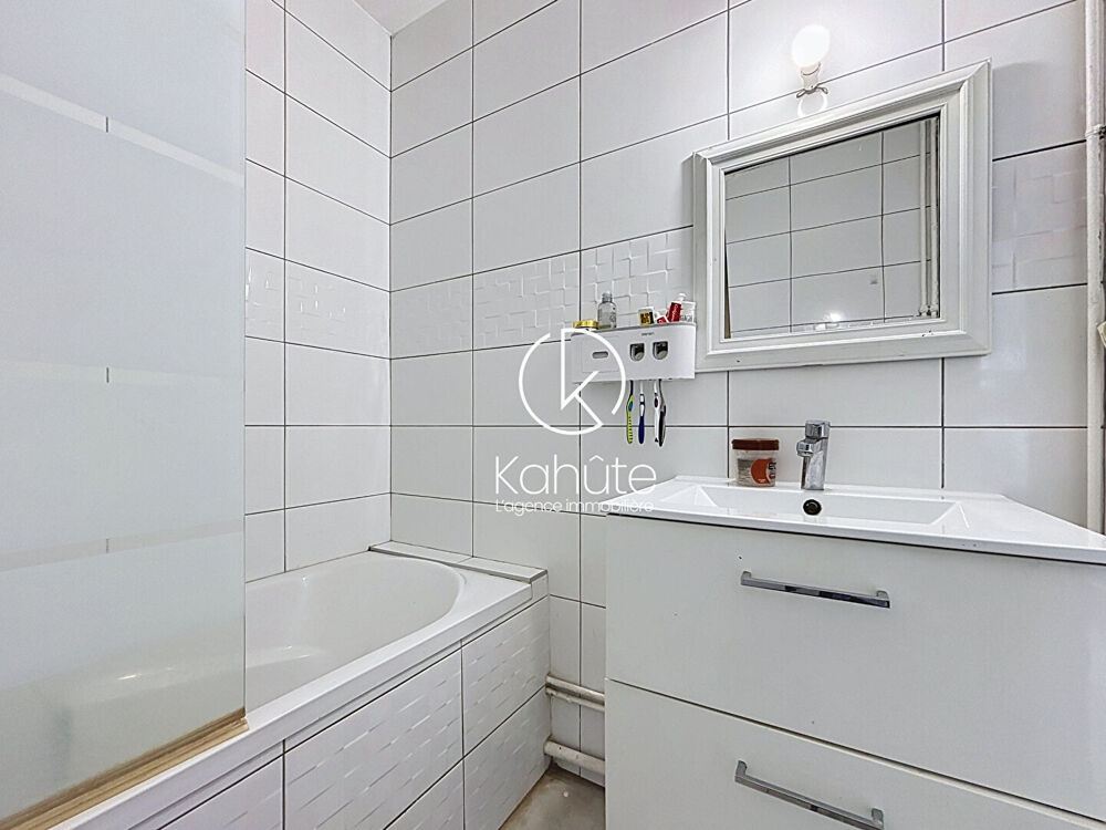 Vente Appartement Appartement Saint Fons- Quartier Arsenal 4 pièce(s) 77 m2, 3 chambres, place de parking, cave, Vendu Loué Saint fons