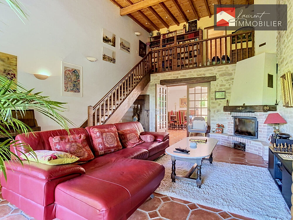 Maison ancienne rénovée, 5 chambres, spacieux terrain - 01190 REYSSOUZE