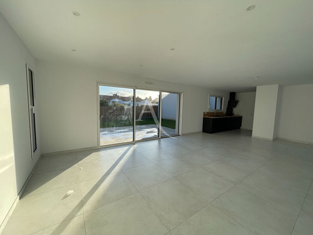 Maison Saint Hilaire La Foret 4 pièce(s) 111 m2