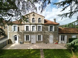Vente Villa Grande et belle maison bourgeoise entièrement rénovée avec piscine et jardin clôturé Castelnau d'auzan