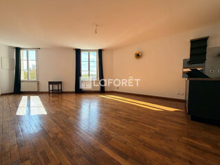  Appartement à louer 3 pièces 104 m²