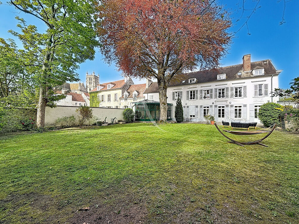 Somptueuse demeure d'exception en coeur de ville de Meaux - 400 m² - 6 chambres et 1 salle de jeux - jardin 1400 m² et 4 garages