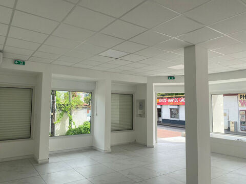 Local commercial 185M²  incluant un espace sous-sol centre ville St Pierre 3825 97410 Saint pierre