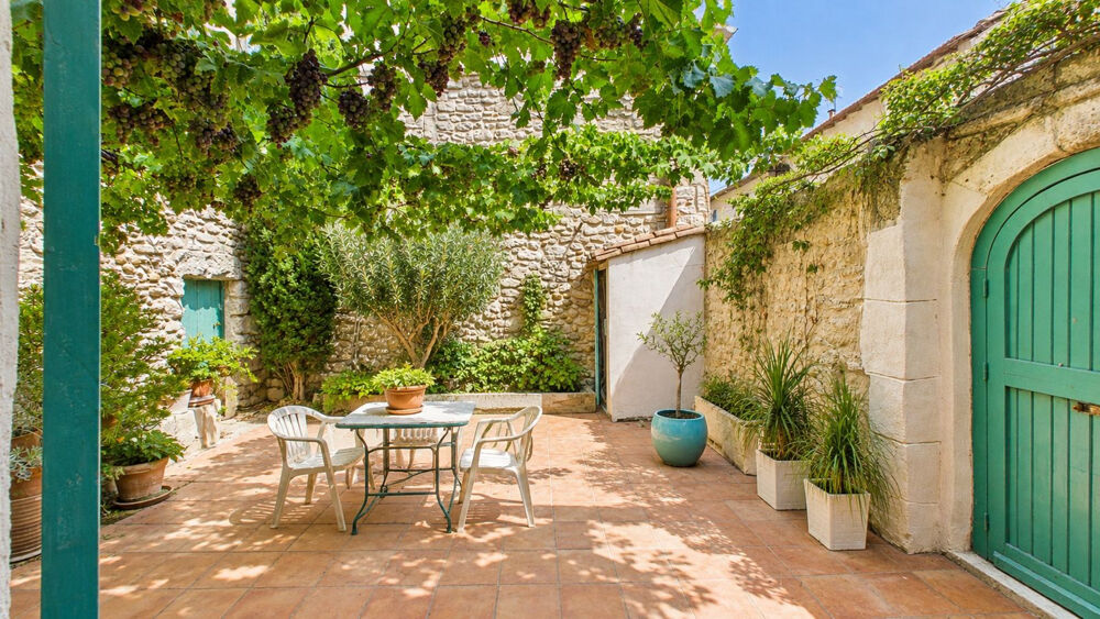 Eyragues ? maison de caractère de 210 m² avec cour intérieure de 50 m², 4 chambres et cave