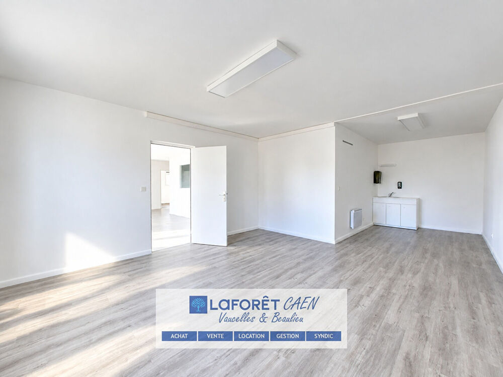Vente Immeuble Ensemble immobilier bureaux + espace de stockage + appartement 3 pièces Giberville