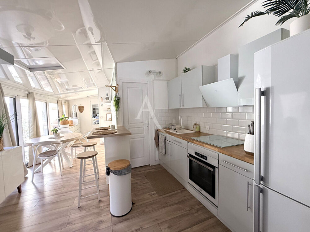 Vente Appartement Hyères Ouest, T3 avec cour en maison de ville, très belle rénovation ! Hyeres