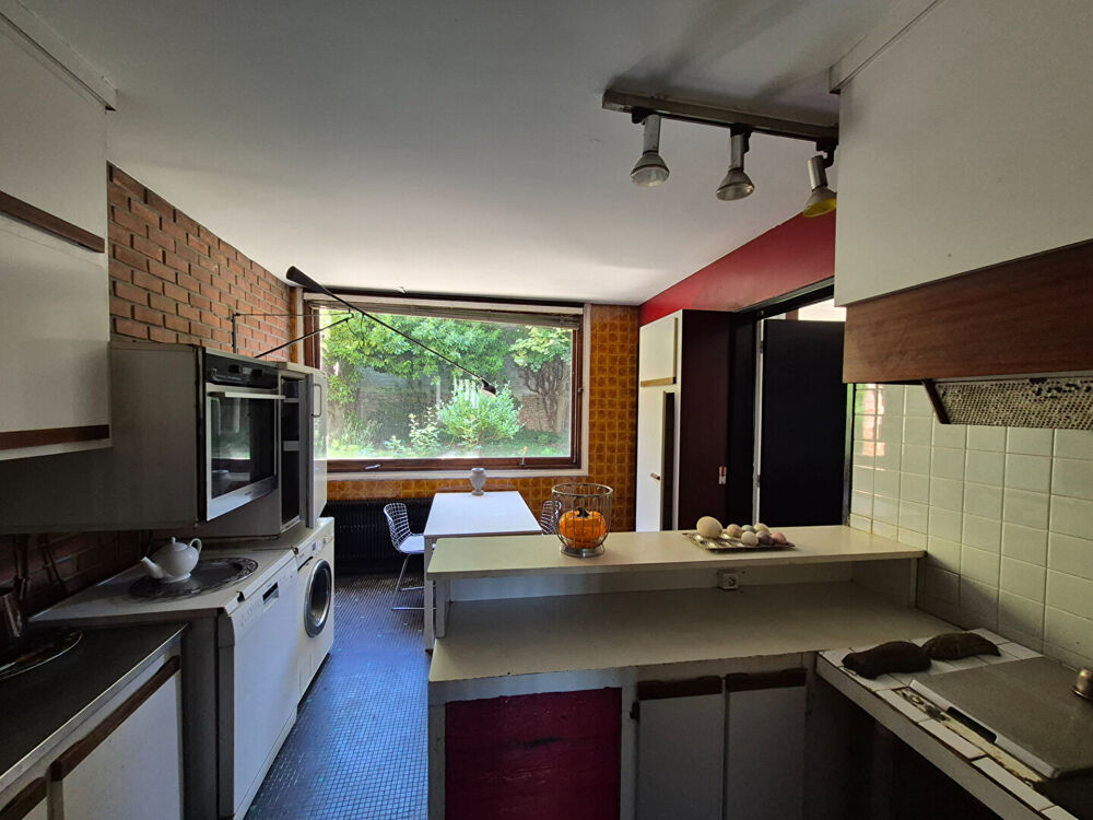 Maison d'architecte avec cabinet indépendant et piscine