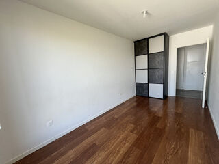  Appartement à louer 3 pièces 64 m²