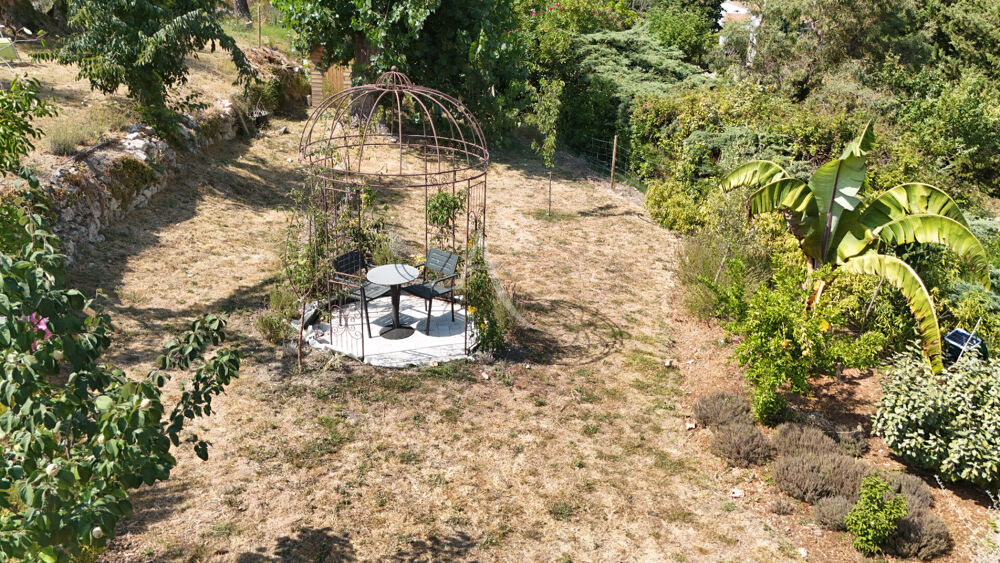 Coup de coeur ! MAISON DE VILLAGE rénovée + terrain 2100m² à Seillans !