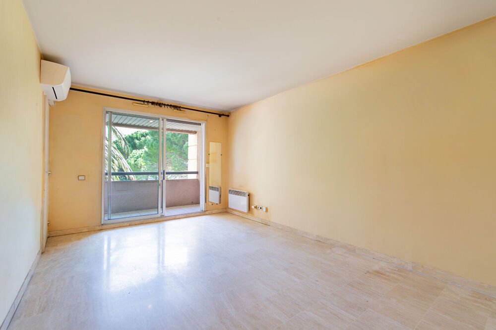 EXCLUSIVITÉ - T1 AVEC TERRASSE & STATIONNEMENT EN SUS -13008-