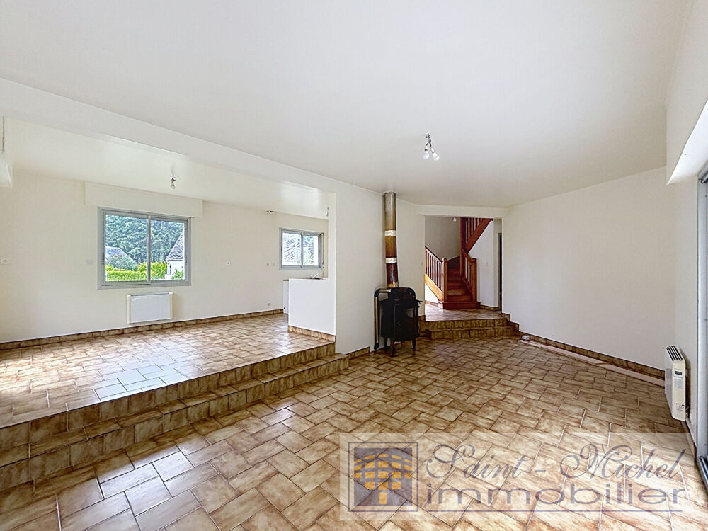LOCUNOLÉ au bourg, maison de 116 m² avec jardin