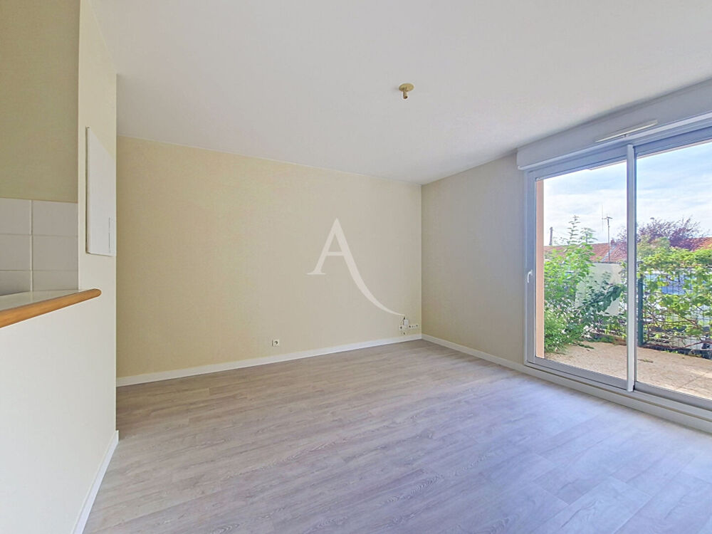 Location Appartement Appartement  loué nu, Cholet 2 pièce(s) 37.22 m2 Cholet
