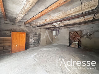  Parking / Garage à louer 1 pièce 44 m²