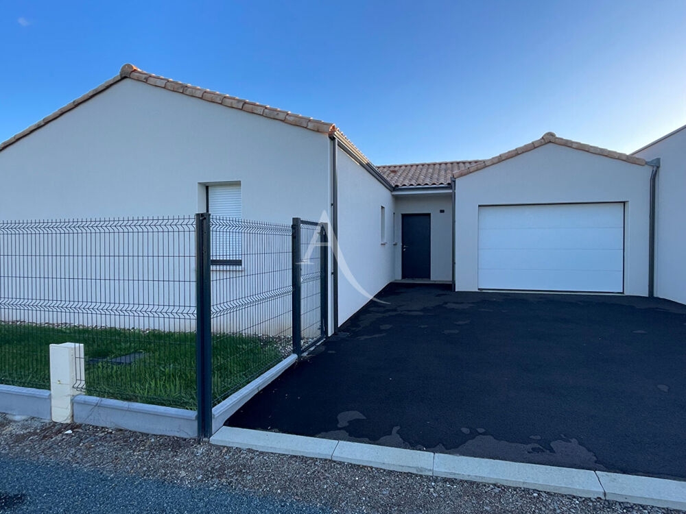 Maison Saint Hilaire La Foret 4 pièce(s) 111 m2