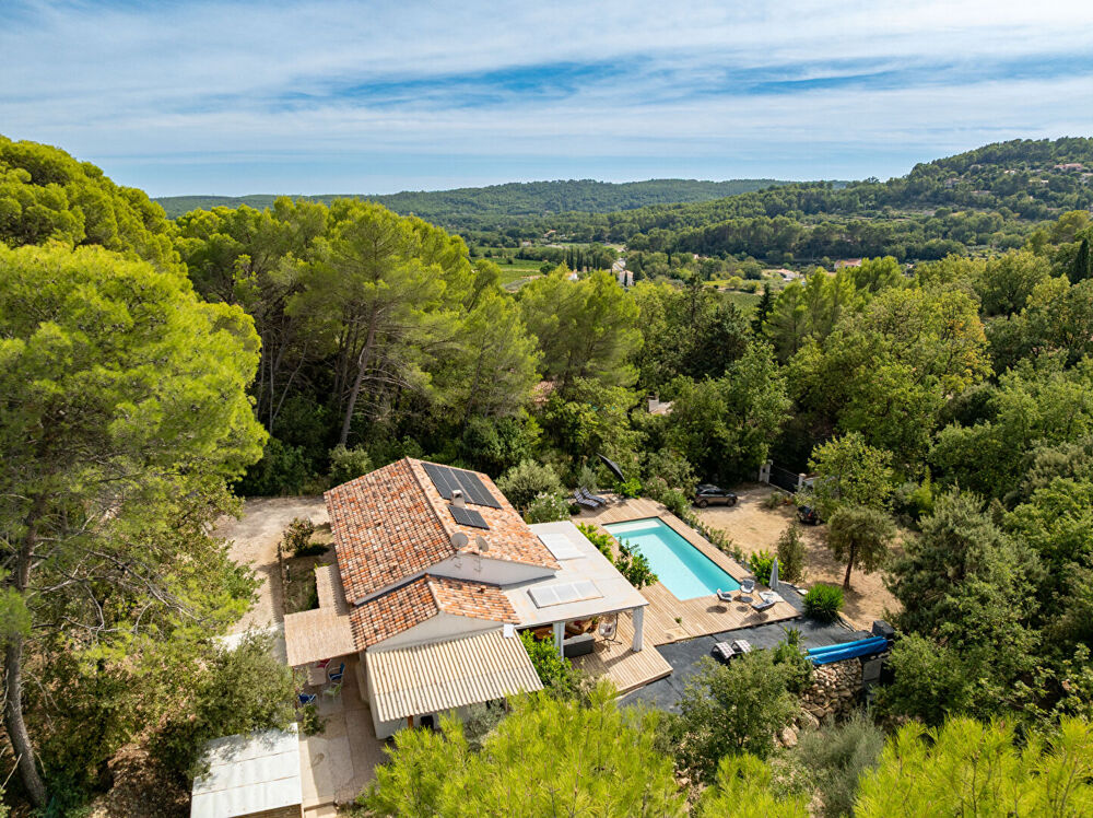 A VENDRE EN EXCLUSIVITÉ ! FIGANIÈRES Maison de plain-pied 126 m² 3 chambres Piscine et terrain de 2074 m²