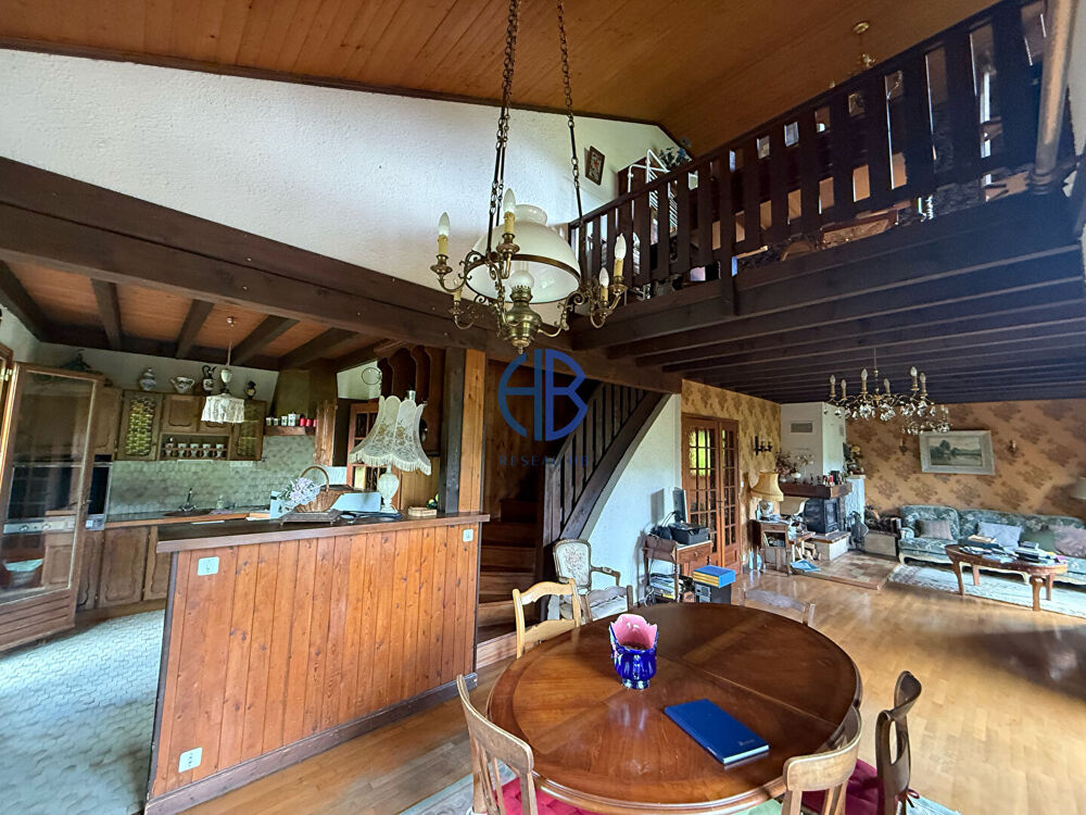 Chalet de 113 m2 + sous-sol sur 7500m2 de terrain.