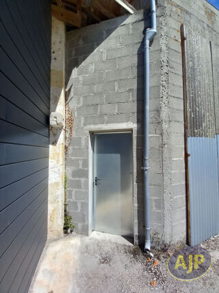  Parking / Garage à louer 1 pièce 200 m²