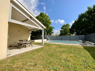 Location Maison Maison de plain-pied avec piscine Jarnac champagne