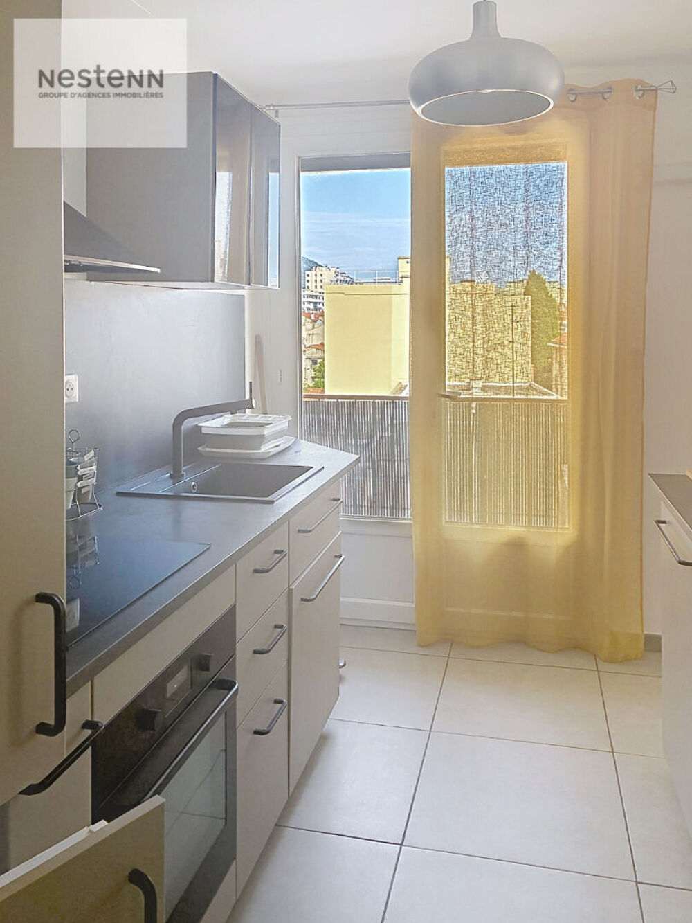 Vente Appartement Appartement 2 pièces rénové en dernier étage à Toulon ouest Pont de Bois. Toulon