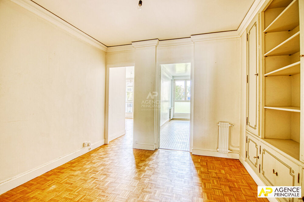 Vente Appartement Versailles Centre Avenue de Paris - Appartement 5 pièces de 124.47 m² situé au 1er étage avec ascenseur, box et cave Versailles