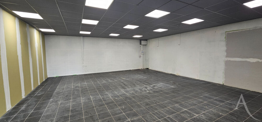   Local commercial  de 247m2( dont 87m2 de réserve) 