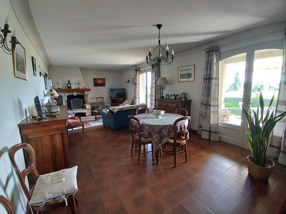 Spacieuse maison de construction traditionnelle