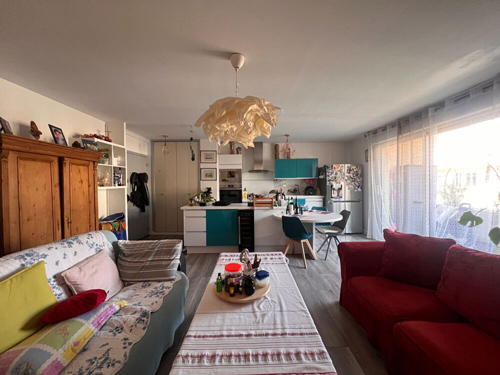 Vente Appartement T2 AVIGNON INTRA MUROS  - CAVE, TERRASSE, PARKING Avignon